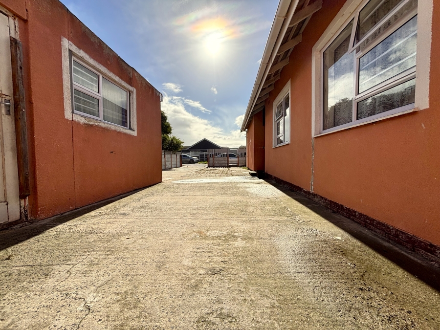 5 Bedroom Property for Sale in Lotus River Western Cape